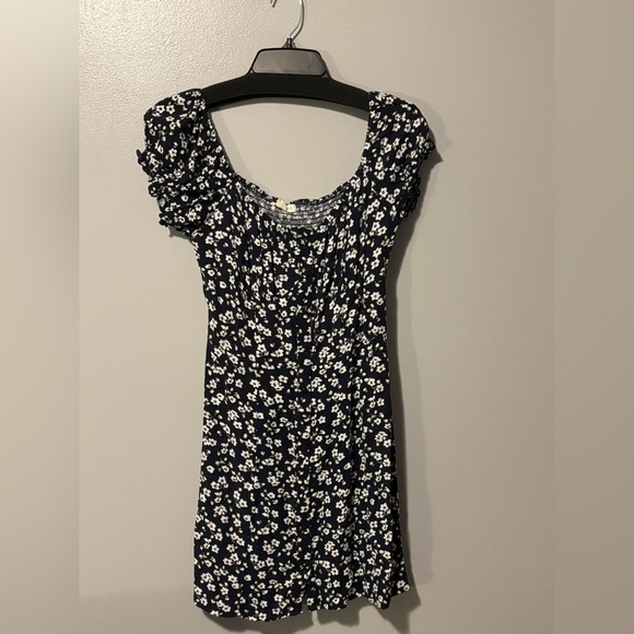 Aeropostale Dresses & Skirts - Aeropostale Dress. Navy with white flowers. Size medium. Front buttons